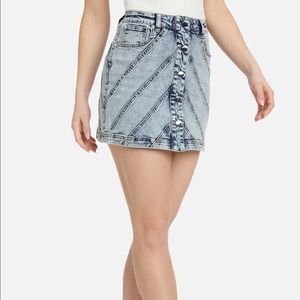MULTI STITCH BUTTON FRONT SHORT DENIM SKIRT